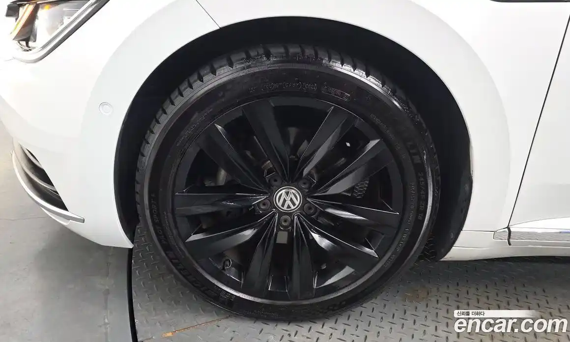 Volkswagen Arteon 2019 2.0 Автомат в Москве № 629064, фото 4