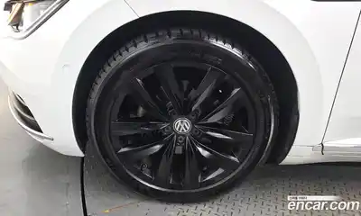 Volkswagen Arteon 2019 2.0 Автомат в Москве № 629064, миниатюра 4