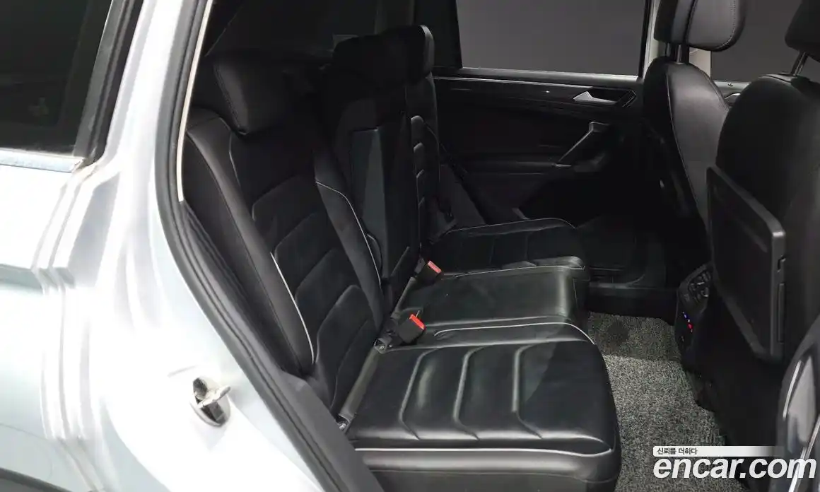 Volkswagen Tiguan 2018 2.0 Автомат в Москве № 629114, фото 11