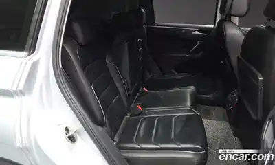 Volkswagen Tiguan 2018 2.0 Автомат в Москве № 629114, миниатюра 11