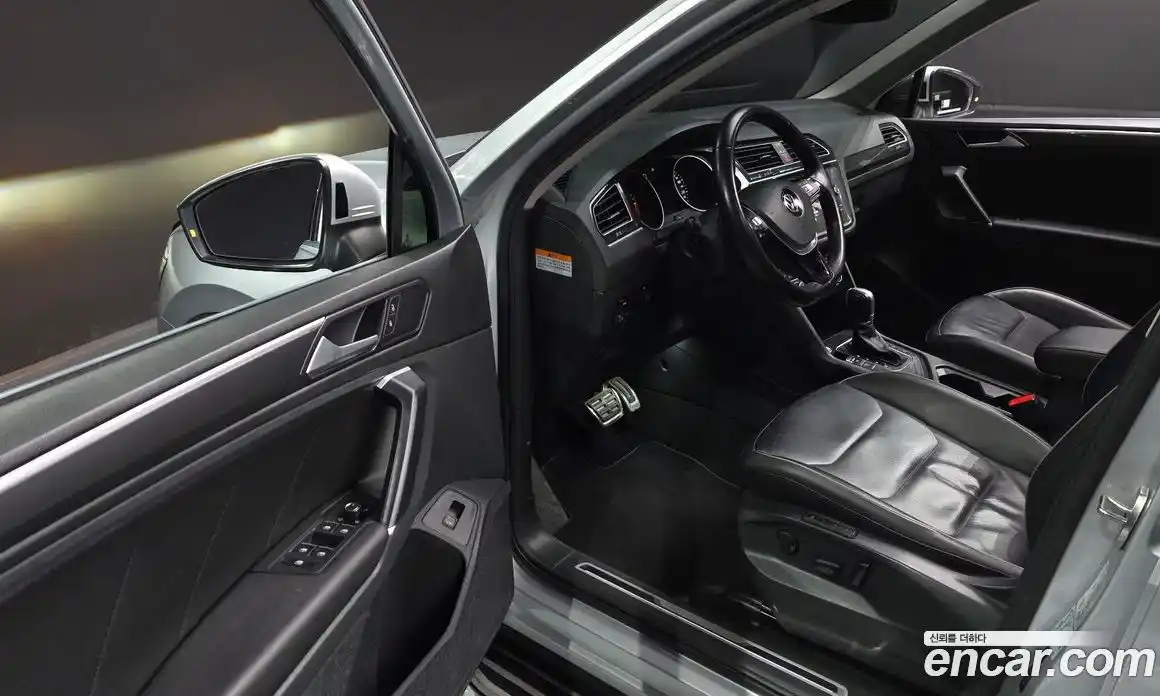 Volkswagen Tiguan 2018 2.0 Автомат в Москве № 629114, фото 12