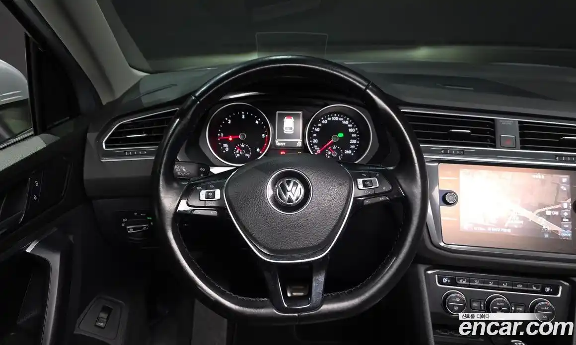 Volkswagen Tiguan 2018 2.0 Автомат в Москве № 629114, фото 13