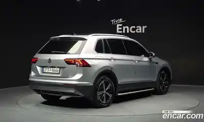 Volkswagen Tiguan 2018 2.0 Автомат в Москве № 629114, миниатюра 2