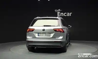 Volkswagen Tiguan 2018 2.0 Автомат в Москве № 629114, миниатюра 4