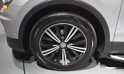 Volkswagen Tiguan 2018 2.0 Автомат в Москве № 629114, миниатюра 5