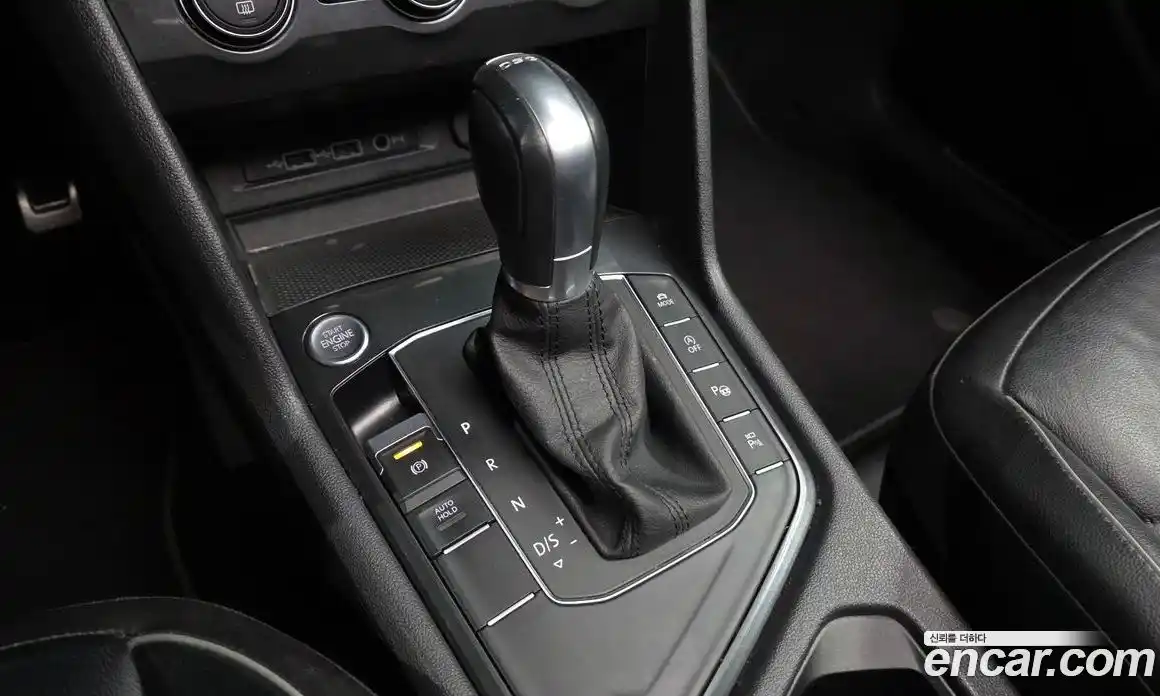 Volkswagen Tiguan 2018 2.0 Автомат в Москве № 629114, фото 9