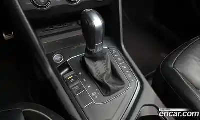 Volkswagen Tiguan 2018 2.0 Автомат в Москве № 629114, миниатюра 9