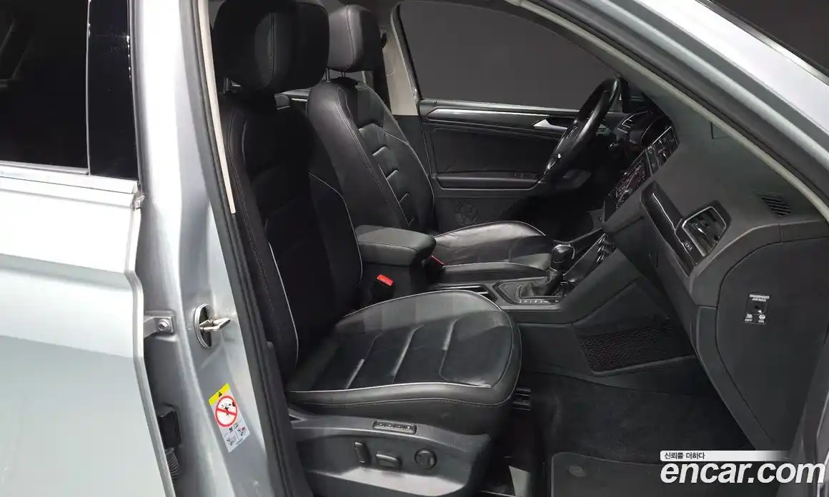 Volkswagen Tiguan 2018 2.0 Автомат в Москве № 629114, фото 10