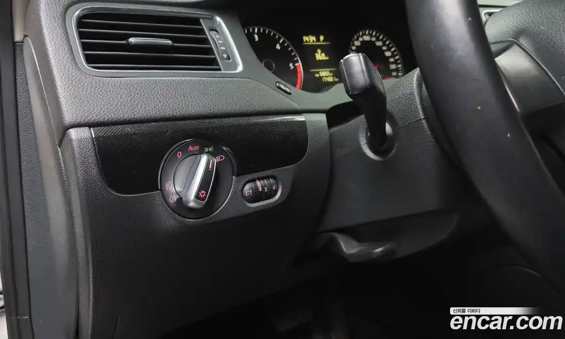 Volkswagen Jetta 2014 1.6 Автомат в Москве № 629211, фото 18