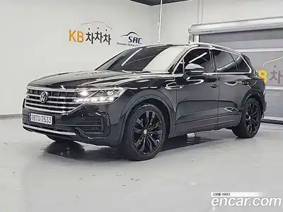 Volkswagen Touareg 2023 3.0 Автомат в Москве № 629295, миниатюра 2