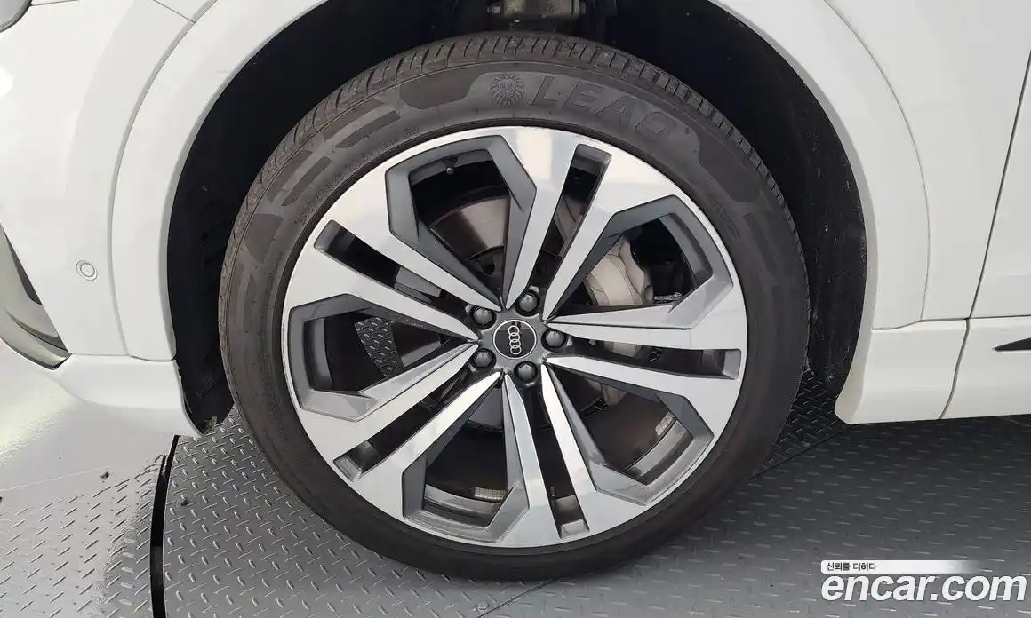 Audi Q8 2023 3.0 Автомат в Москве № 162816, фото 5