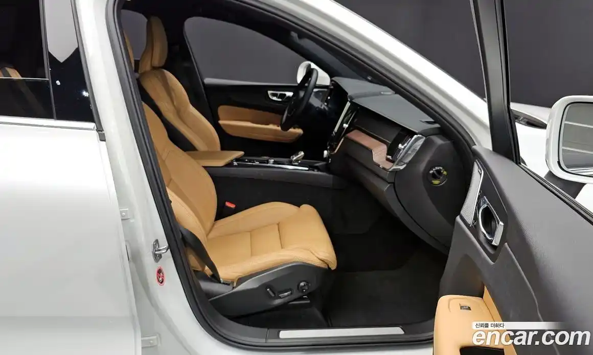 Volvo XC60 2022 2.0 Автомат в Москве № 230455, фото 11