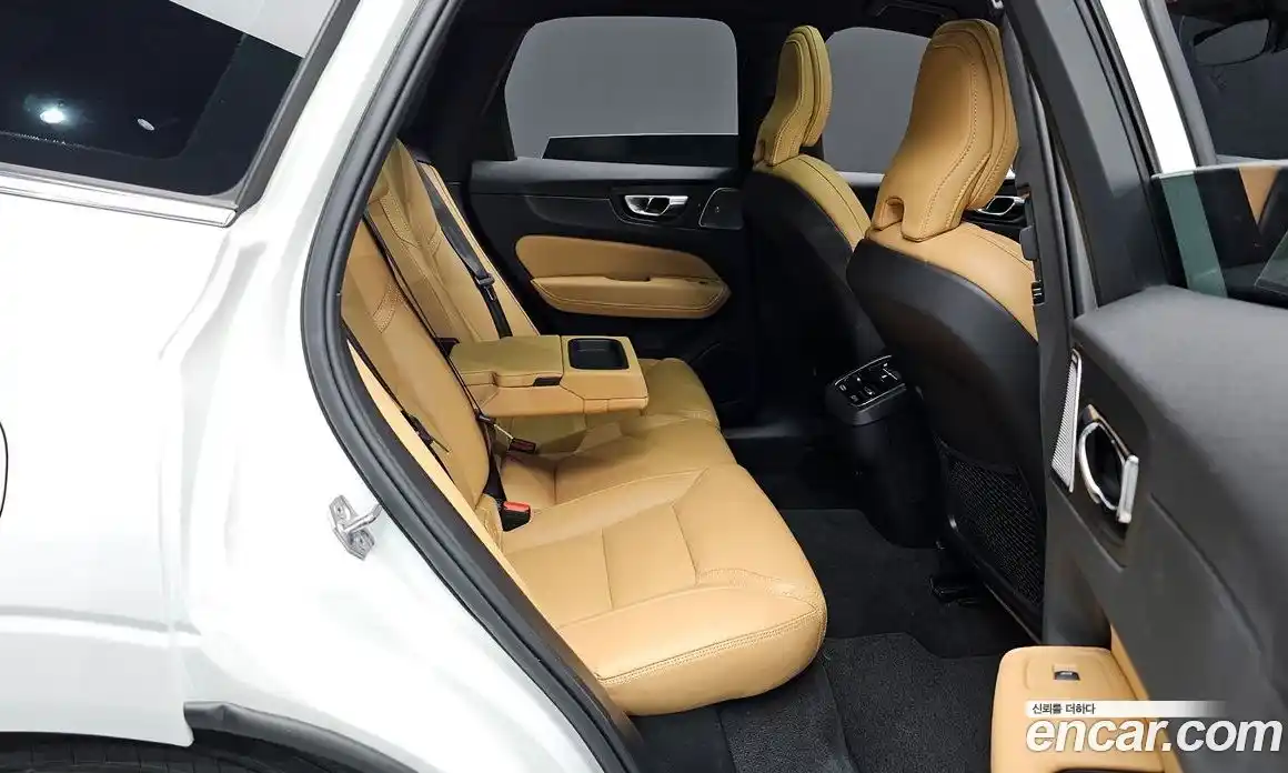 Volvo XC60 2022 2.0 Автомат в Москве № 230455, фото 12