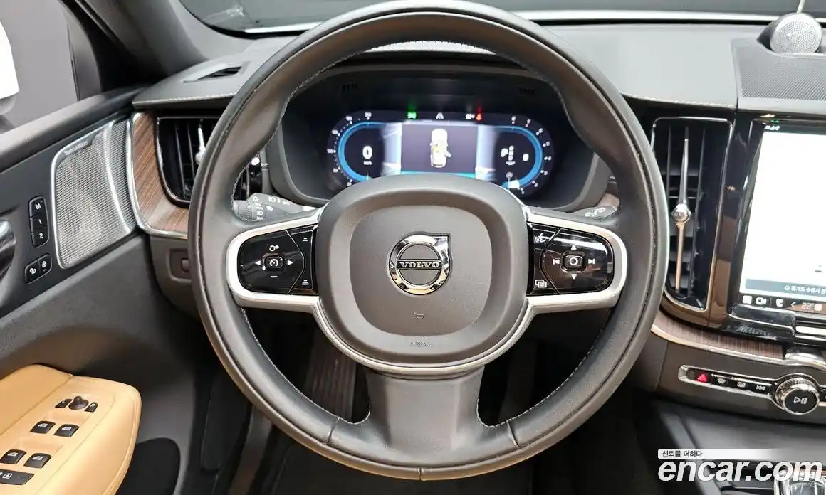 Volvo XC60 2022 2.0 Автомат в Москве № 230455, фото 13