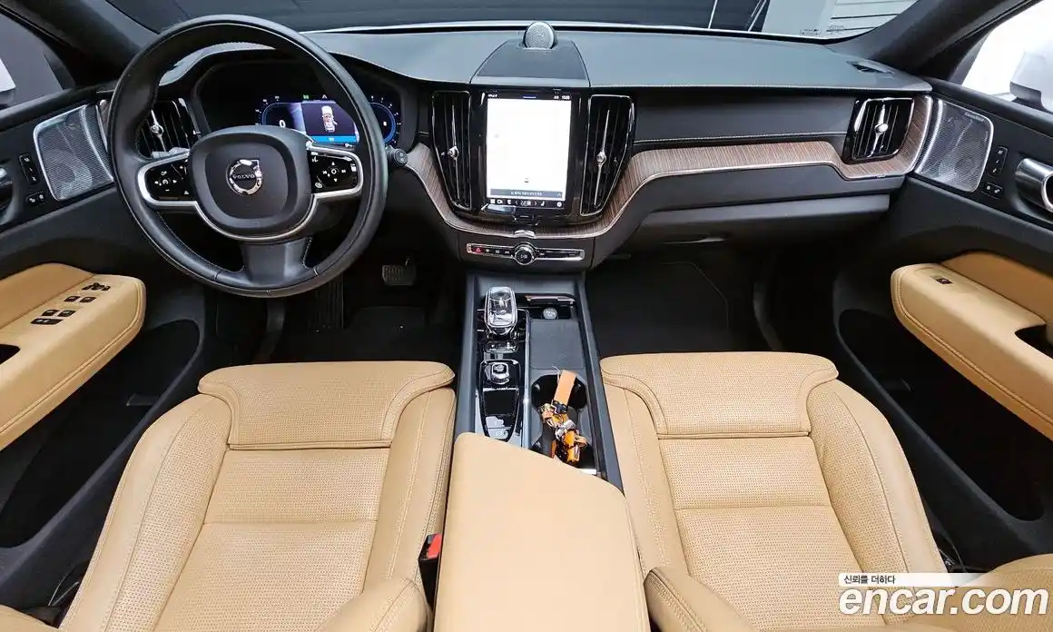 Volvo XC60 2022 2.0 Автомат в Москве № 230455, фото 7