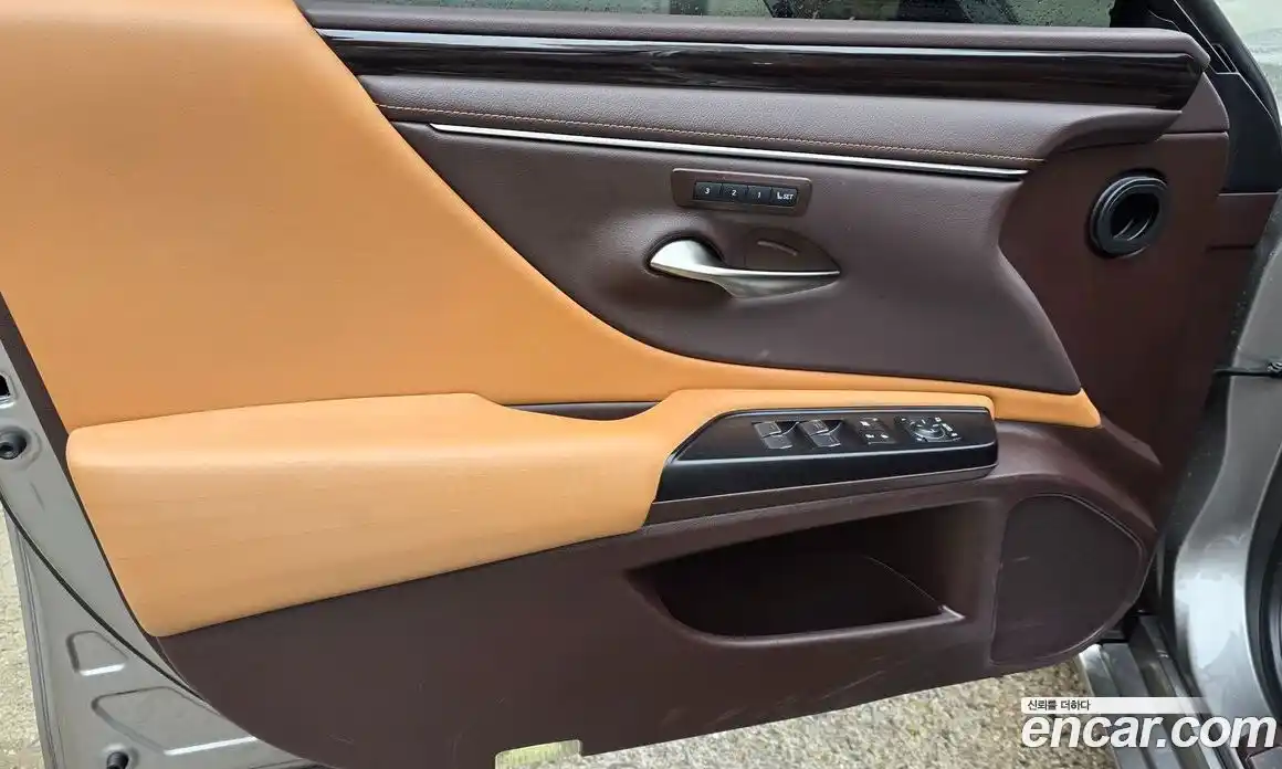 Lexus ES 2021 2.5 Автомат в Москве № 329699, фото 16