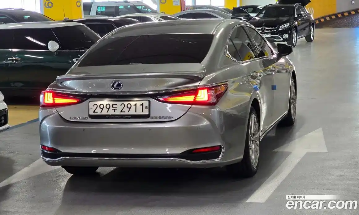 Lexus ES 2021 2.5 Автомат в Москве № 329699, фото 2