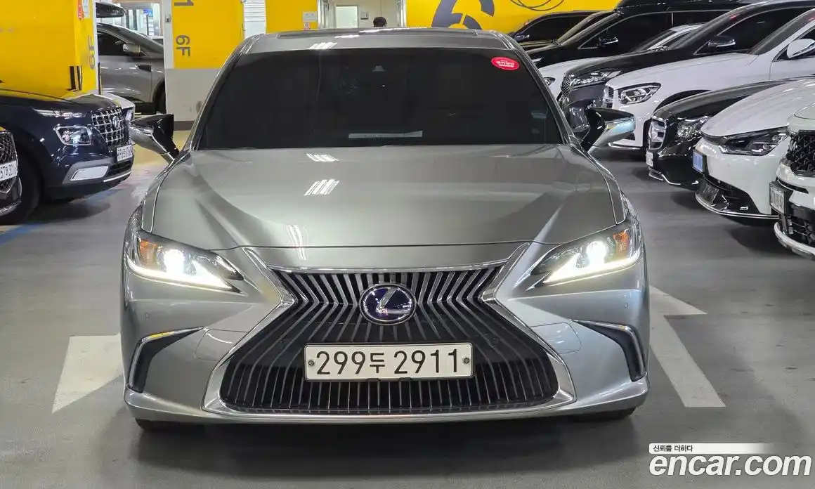 Lexus ES 2021 2.5 Автомат в Москве № 329699, фото 3