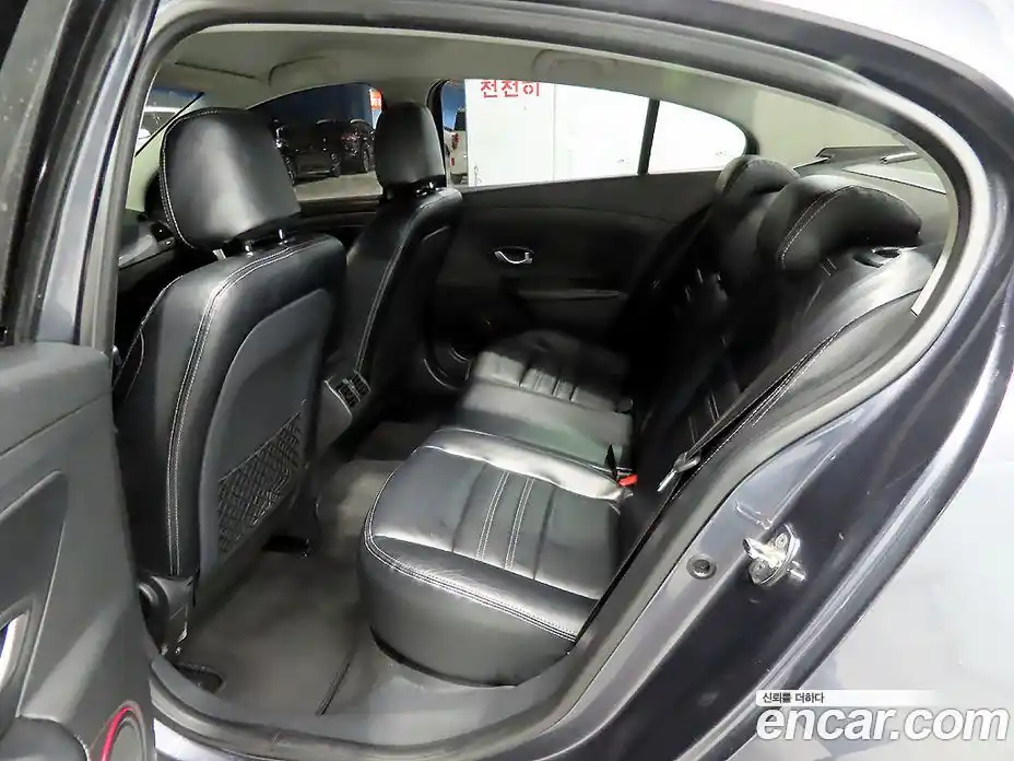 Renault SM3 2011 1.6 Автомат в Москве № 424238, фото 15