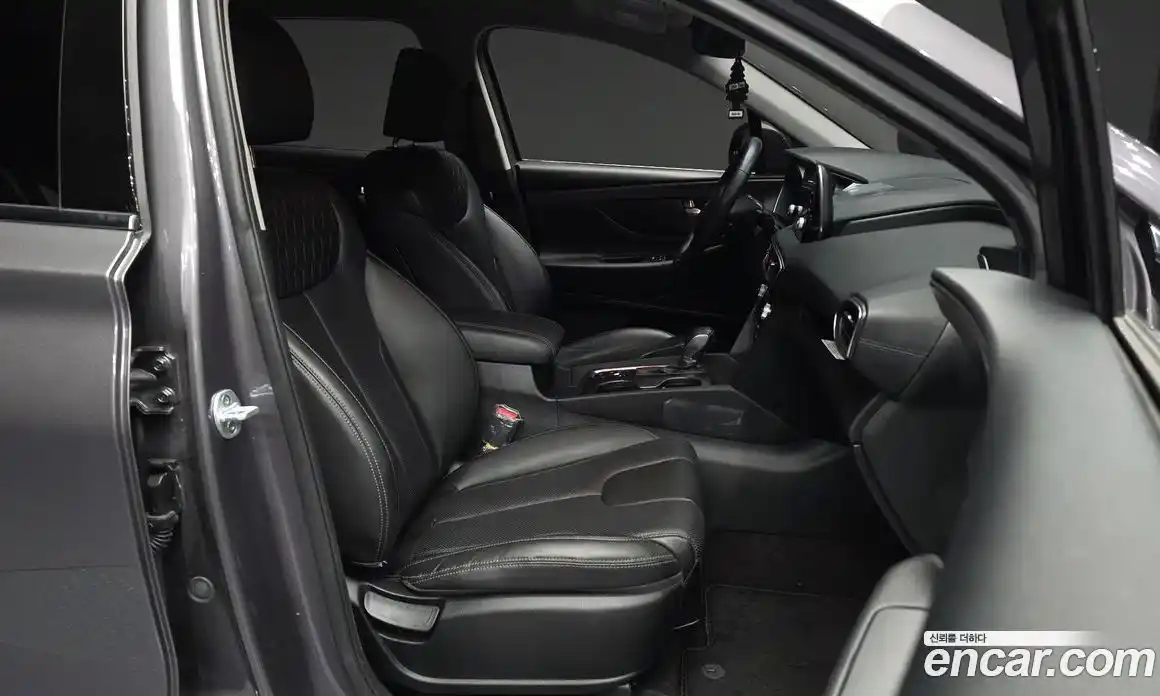 Hyundai Santa Fe 2019 2.0 Автомат в Москве № 582349, фото 11