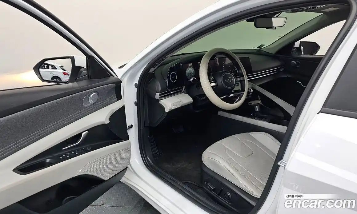 Hyundai Avante 2023 1.6 Автомат в Москве № 583345, фото 9