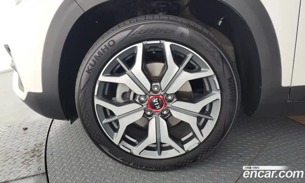 Kia Seltos 2020 1.6 Автомат в Москве № 587486, фото 5