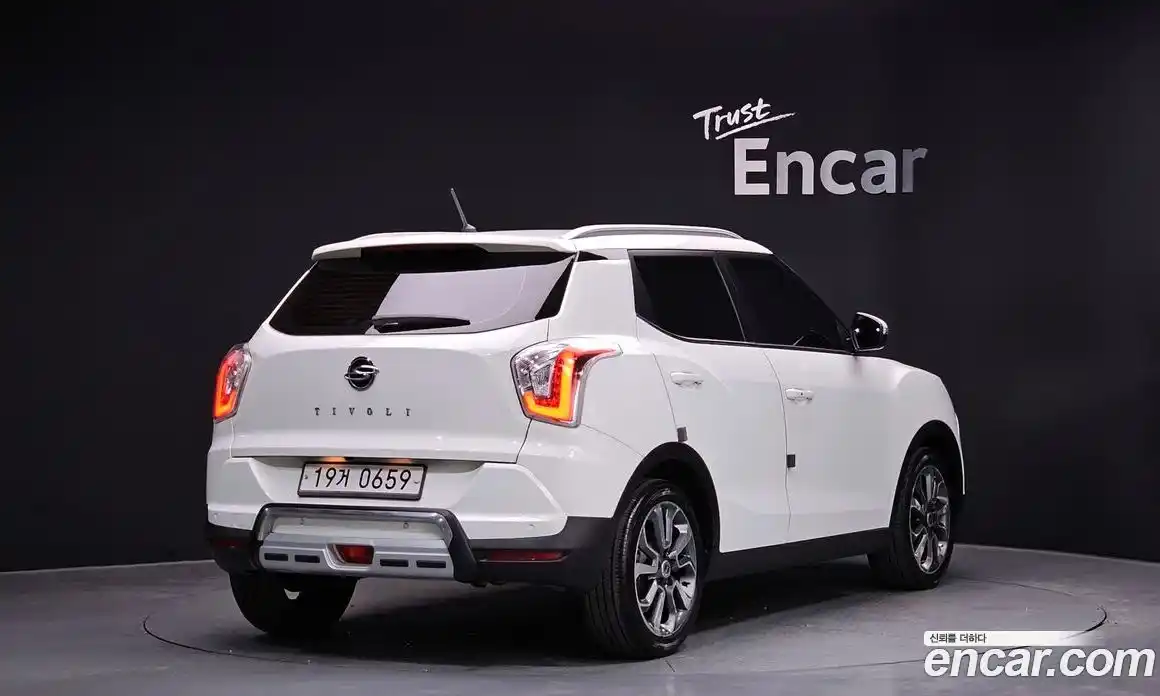 SsangYong TIBOLI 2016 1.6 Автомат в Москве № 589331, фото 2