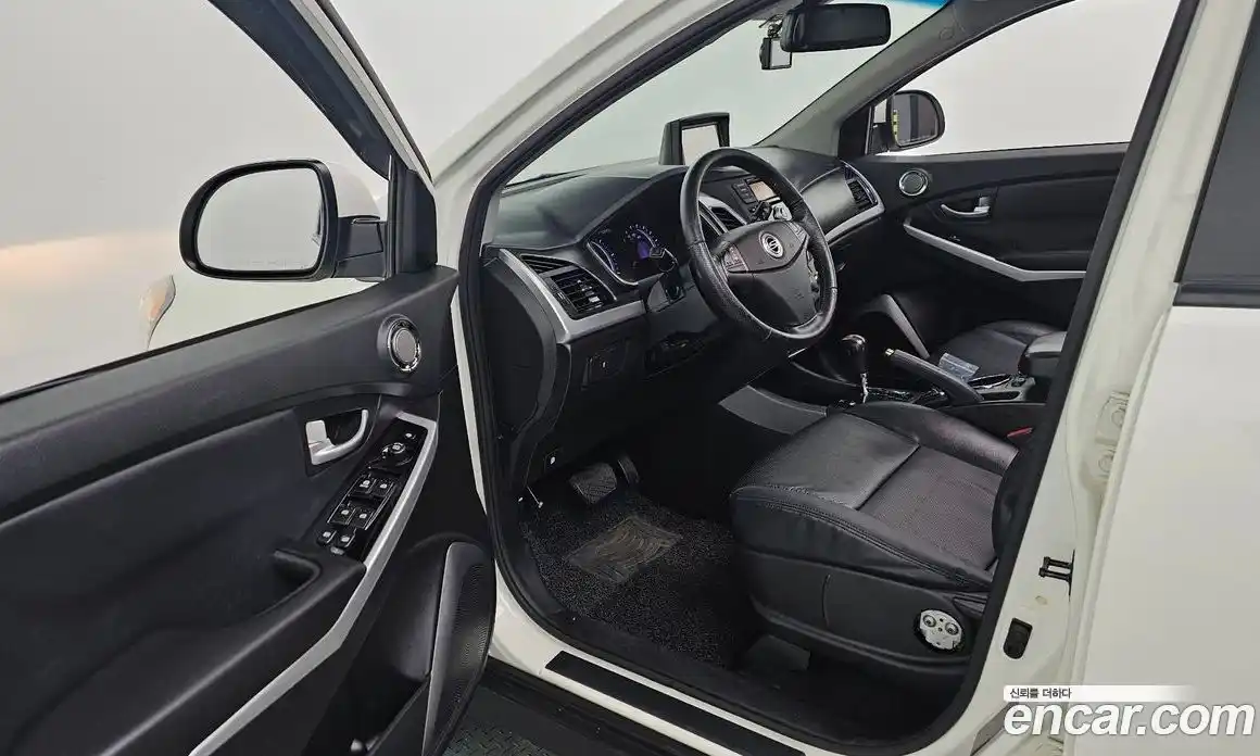 SsangYong Korando 2015 2.0 Автомат в Москве № 589453, фото 10