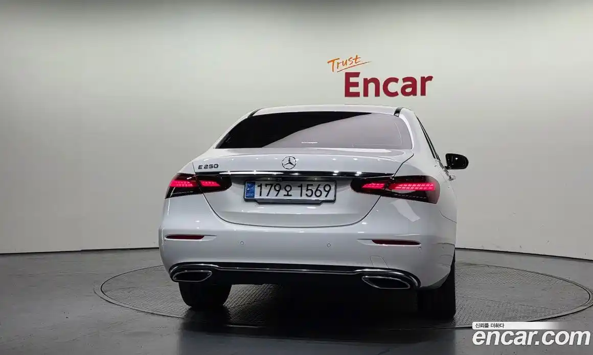 Mercedes-Benz E-Class 2021 2.0 Автомат в Москве № 591865, фото 4