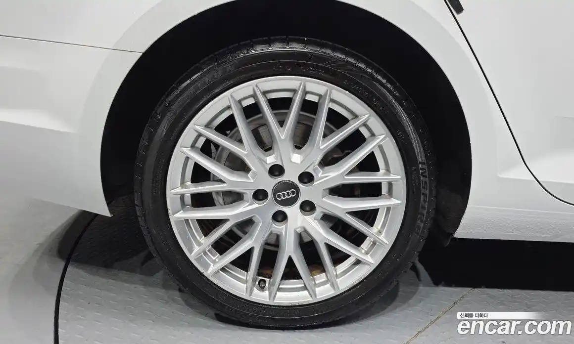 Audi A4 2018 2.0 Автомат в Москве № 593352, фото 5