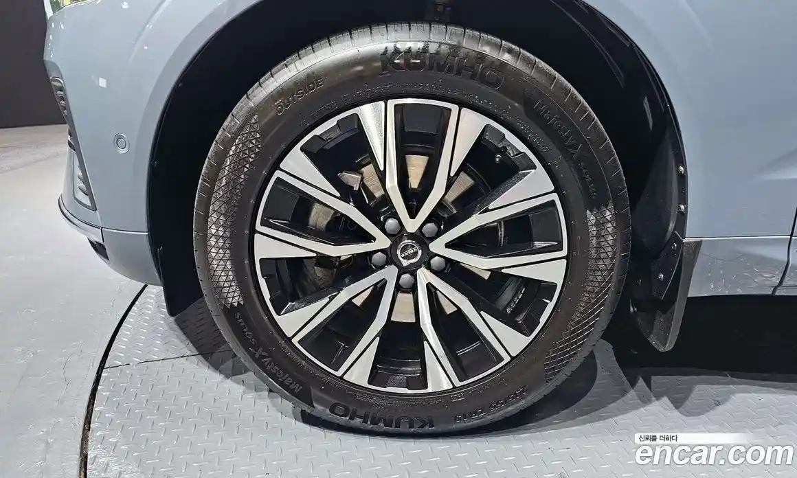 Volvo XC60 2023 2.0 Автомат в Москве № 593613, фото 5