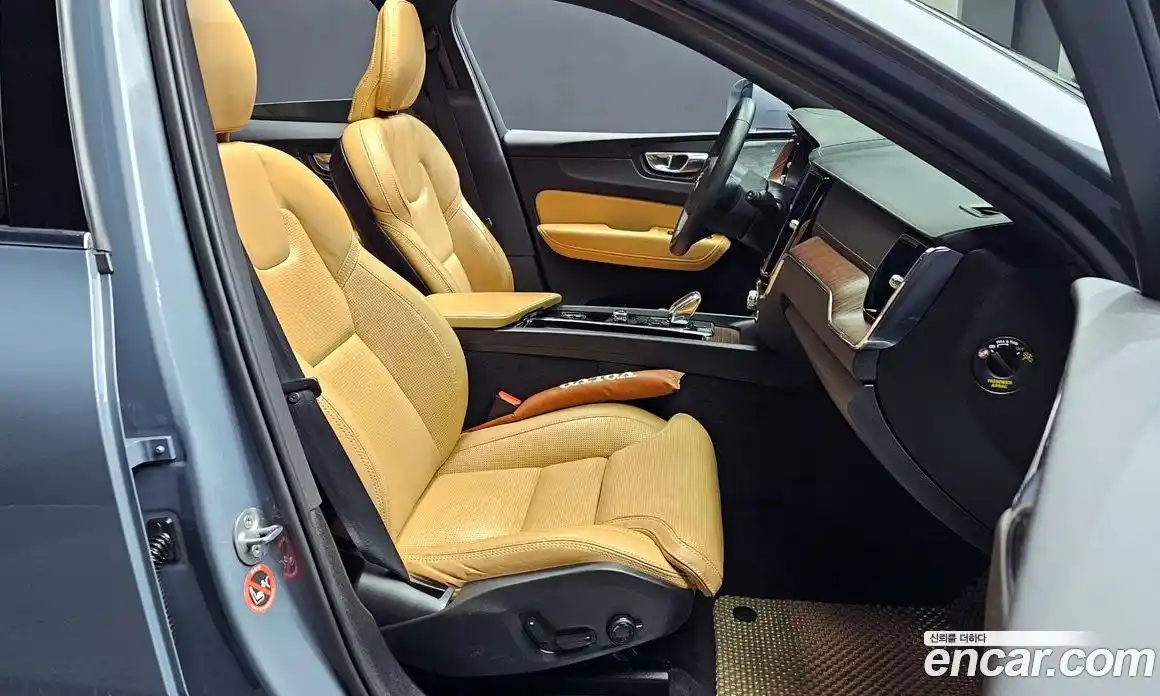 Volvo XC60 2023 2.0 Автомат в Москве № 593613, фото 10