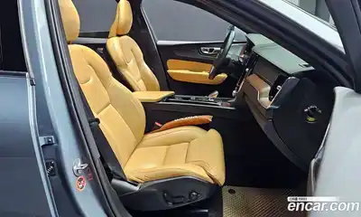 Volvo XC60 2023 2.0 Автомат в Москве № 593613, миниатюра 10