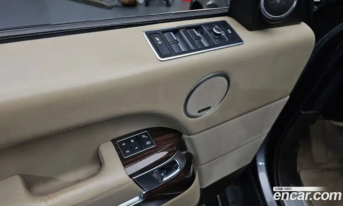 Land Rover Range-Rover 2016 4.4 Автомат в Москве № 594830, фото 16