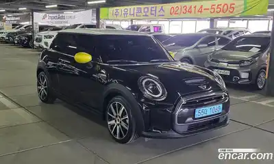 Mini Cooper 2022 Автомат в Москве № 595276, миниатюра 3