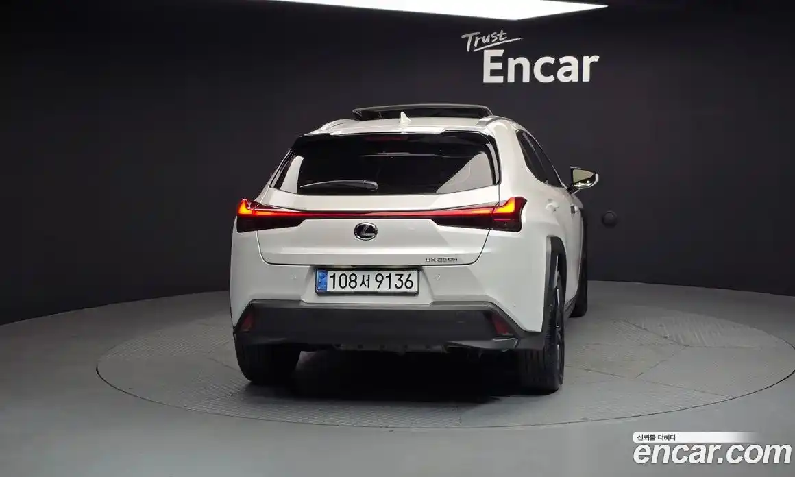 Lexus UX 2024 2.0 Автомат в Москве № 595515, фото 4