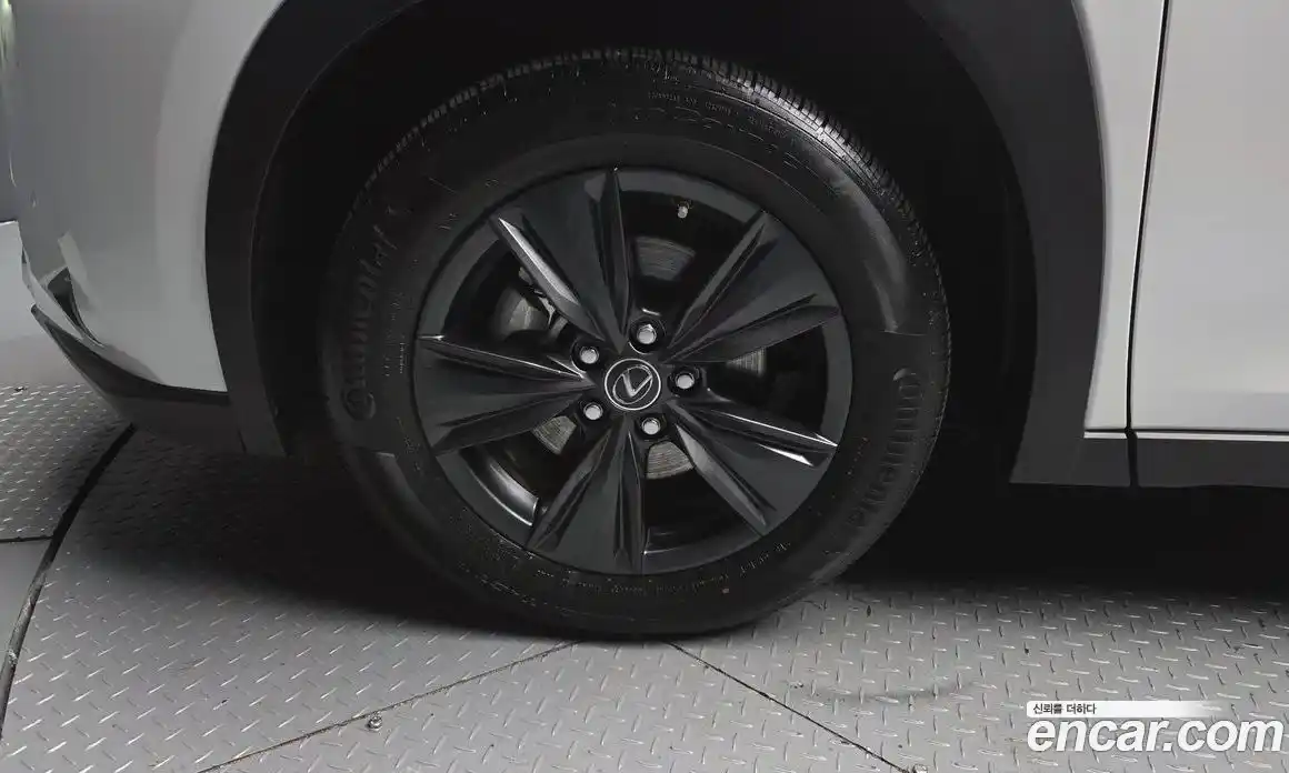 Lexus UX 2024 2.0 Автомат в Москве № 595515, фото 5