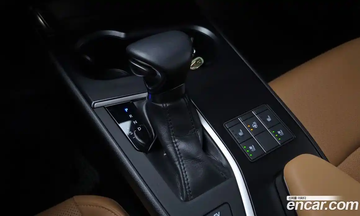 Lexus UX 2024 2.0 Автомат в Москве № 595515, фото 9