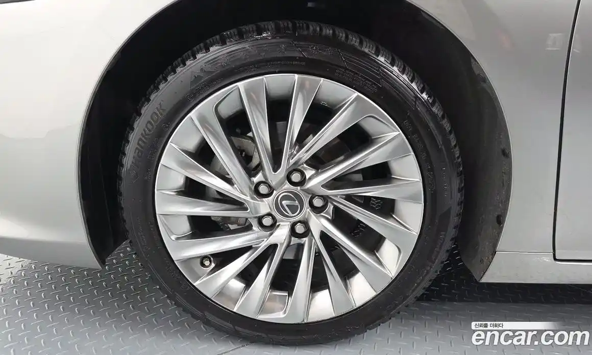 Lexus ES 2024 2.5 Автомат в Москве № 595525, фото 5