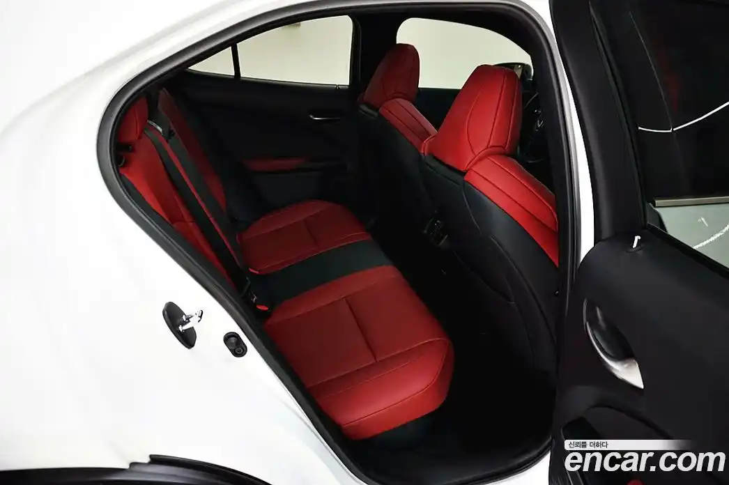 Lexus UX 2021 2.0 Автомат в Москве № 595584, фото 18