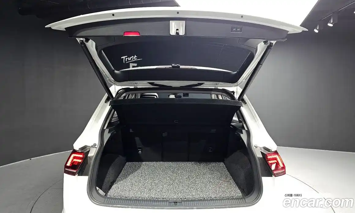 Volkswagen Tiguan 2018 2.0 Автомат в Москве № 595634, фото 20