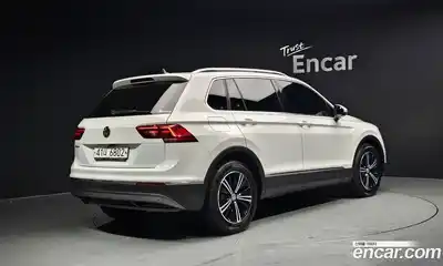 Volkswagen Tiguan 2018 2.0 Автомат в Москве № 595634, миниатюра 2