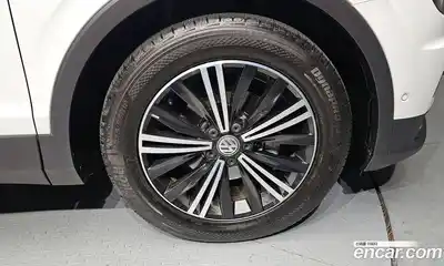 Volkswagen Tiguan 2018 2.0 Автомат в Москве № 595634, миниатюра 5