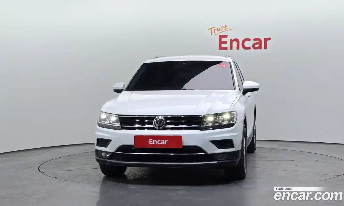 Volkswagen Tiguan 2020 2.0 Автомат в Москве № 595649, фото 3