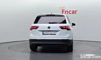 Volkswagen Tiguan 2020 2.0 Автомат в Москве № 595649, миниатюра 4