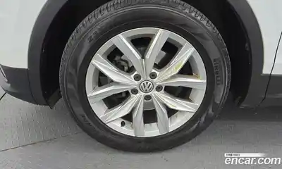 Volkswagen Tiguan 2020 2.0 Автомат в Москве № 595649, миниатюра 5