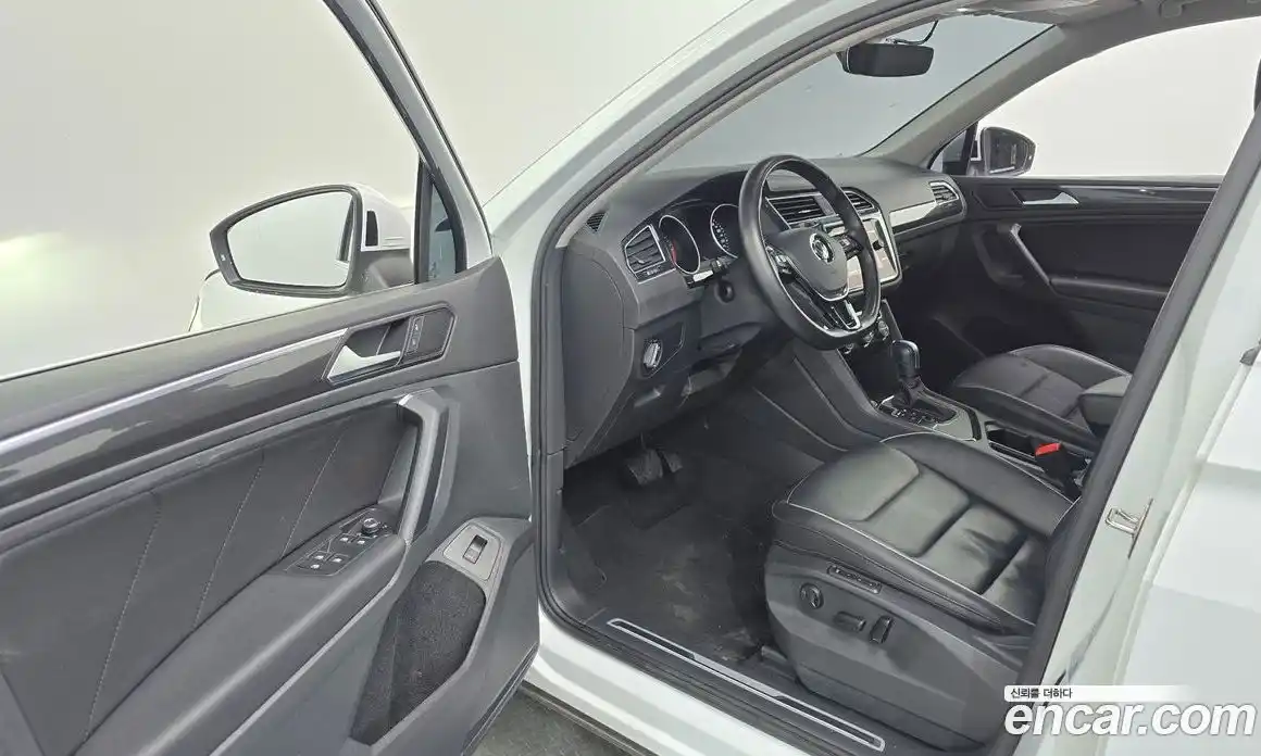 Volkswagen Tiguan 2020 2.0 Автомат в Москве № 595649, фото 10