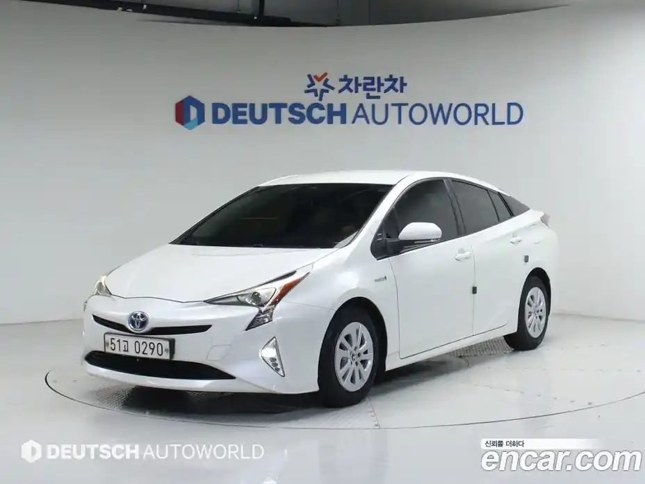 Toyota Prius 2017 1.8 Автомат в Москве № 609859, фото 1