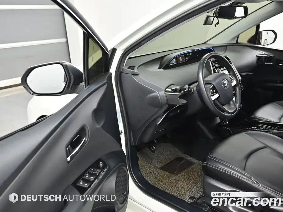 Toyota Prius 2017 1.8 Автомат в Москве № 609859, фото 11