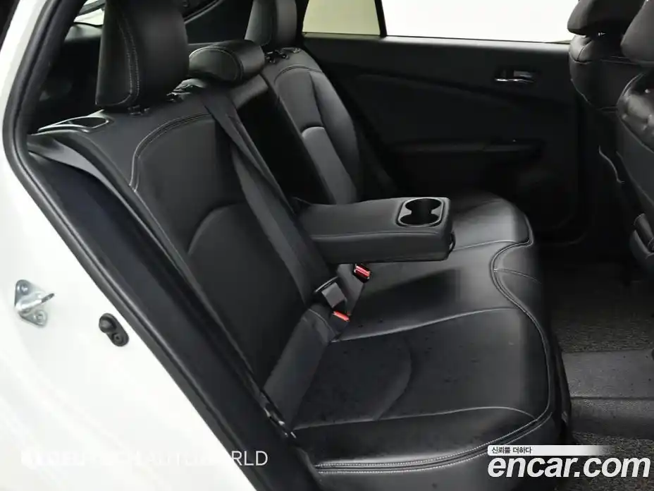 Toyota Prius 2017 1.8 Автомат в Москве № 609859, фото 12